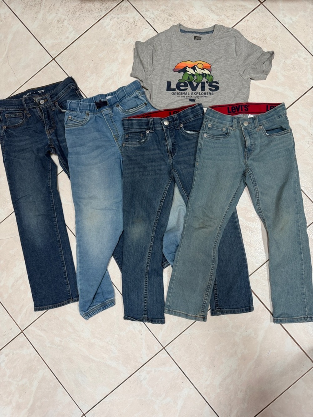 Set of Boys Jeans with Graphic Tee. Size 7